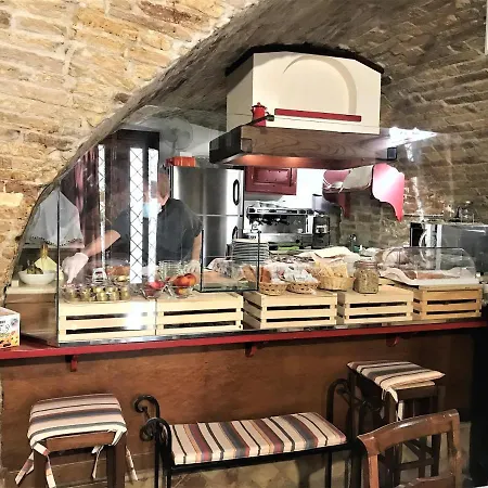 Nocleg ze śniadaniem La Torretta Sul Borgo