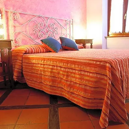 La Torretta Sul Borgo Bed & Breakfast 4*