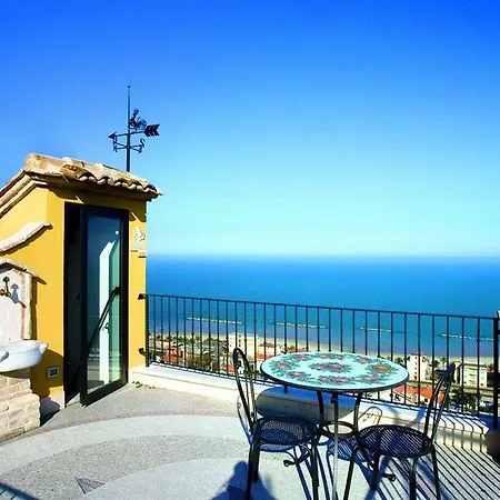 Bed & Breakfast La Torretta Sul Borgo 4*